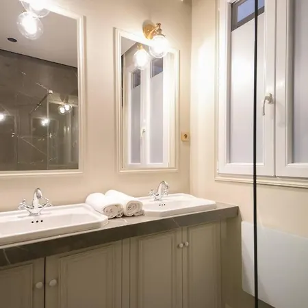 Modern And Cosy Flat In The Heart Of Notre Dame * Párizs