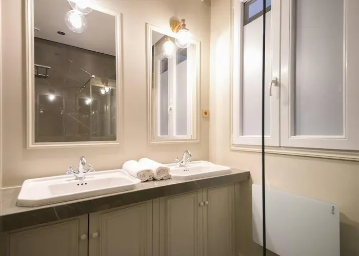 Modern And Cosy Flat In The Heart Of Notre Dame * Paris